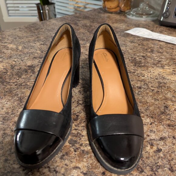 Clarks heeled shoes. - Picture 2 of 4